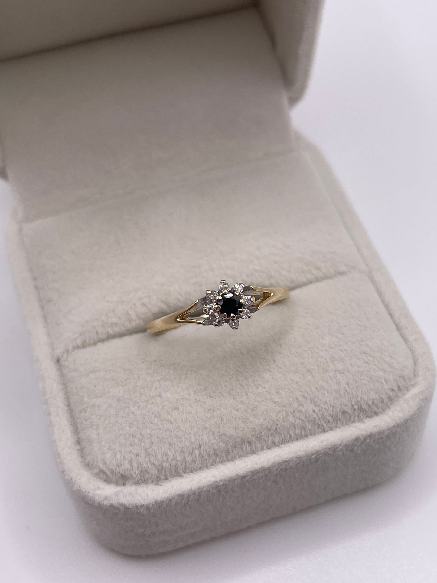 9ct gold sapphire and diamond ring
