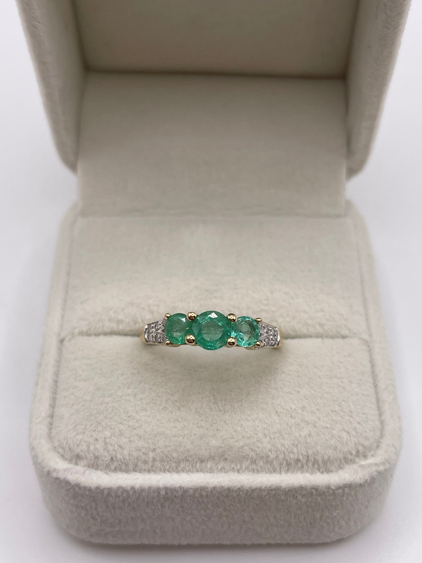 9ct gold emerald and diamond ring