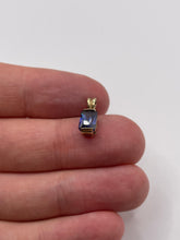 Load image into Gallery viewer, 9ct gold cz pendant

