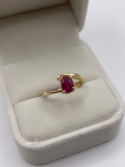 9ct gold ruby ring