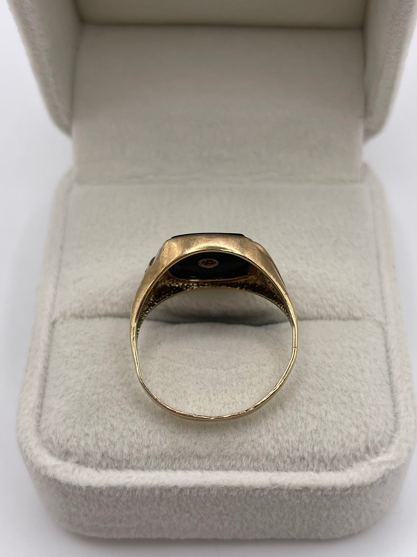 9ct gold onyx and diamond ring