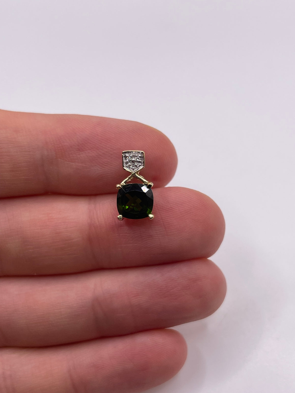9ct gold diopside and diamond pendant