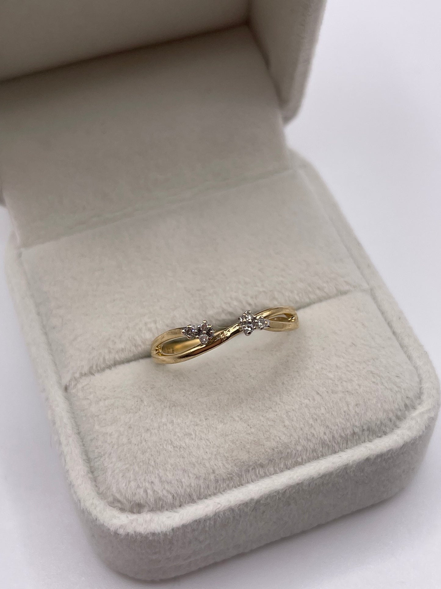 9ct gold diamond ring