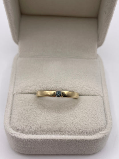 9ct gold quartz ring