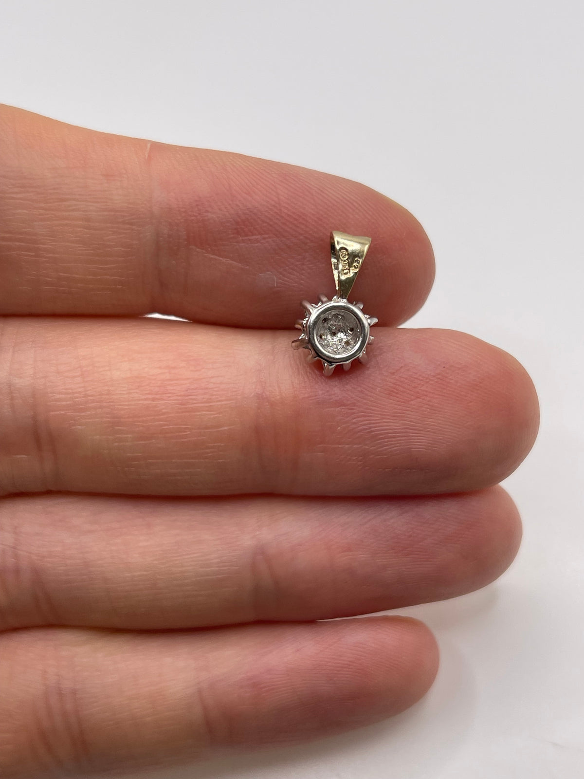 9ct gold diamond cluster pendant