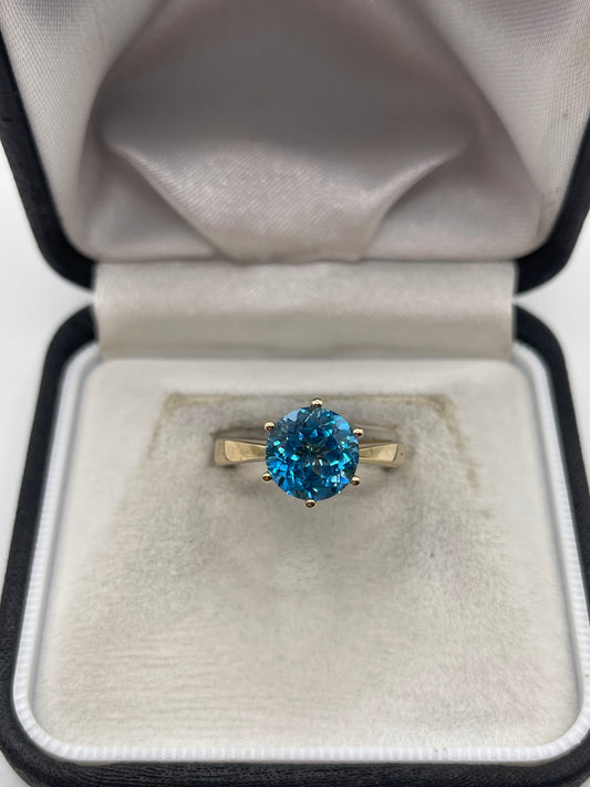 9ct gold blue topaz ring