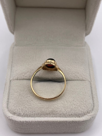 9ct gold cabochon garnet ring