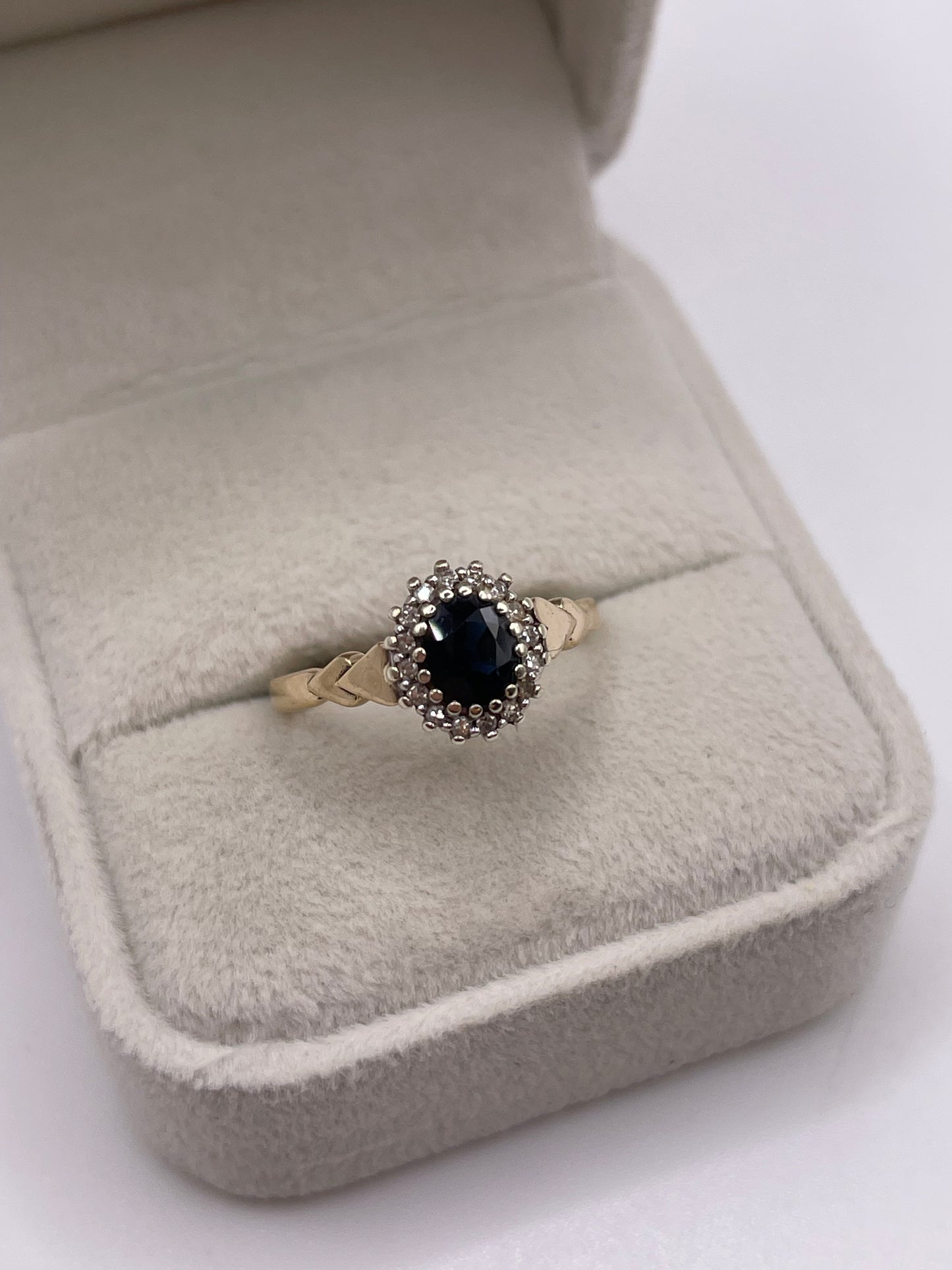 9ct gold sapphire and diamond ring