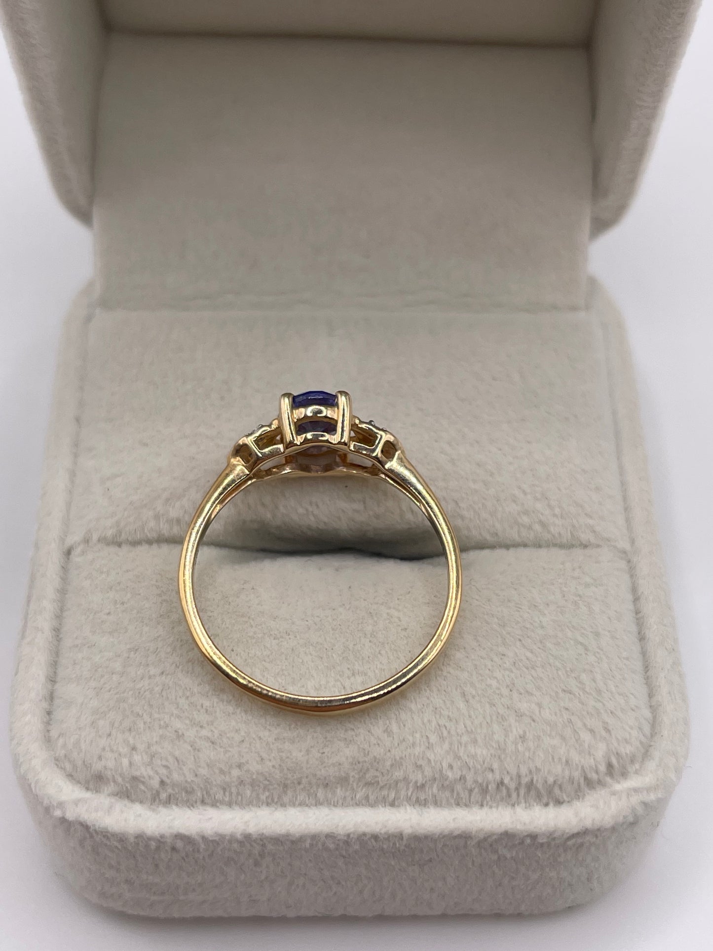 9ct gold tanzanite and diamond ring