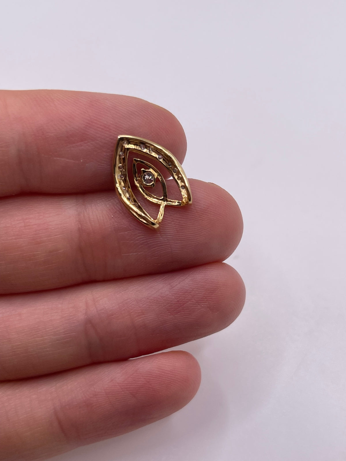 18ct gold diamond pendant