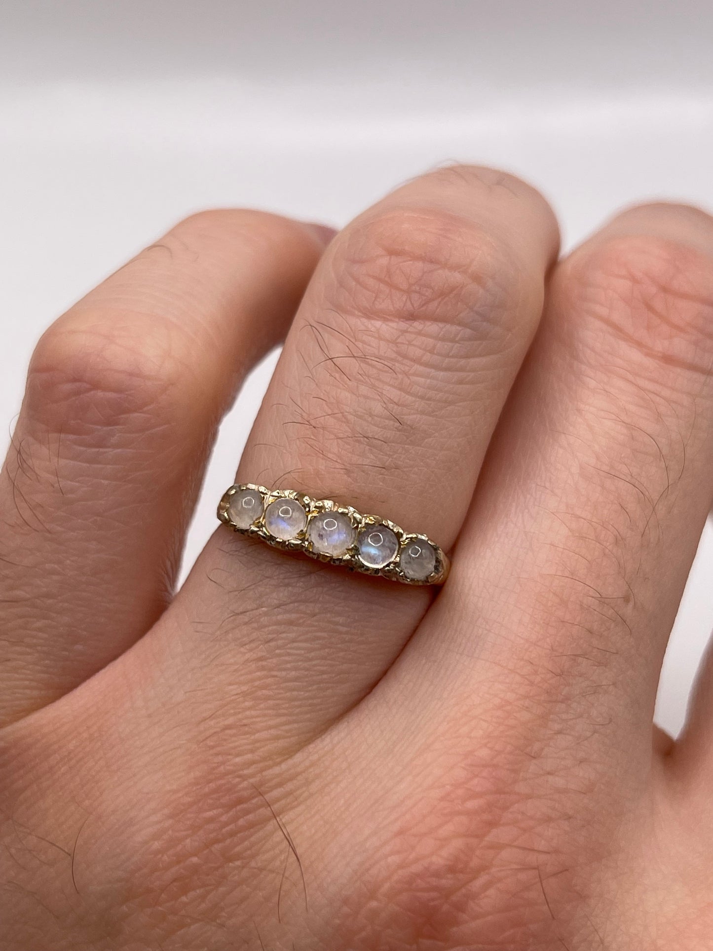 9ct gold moonstone ring