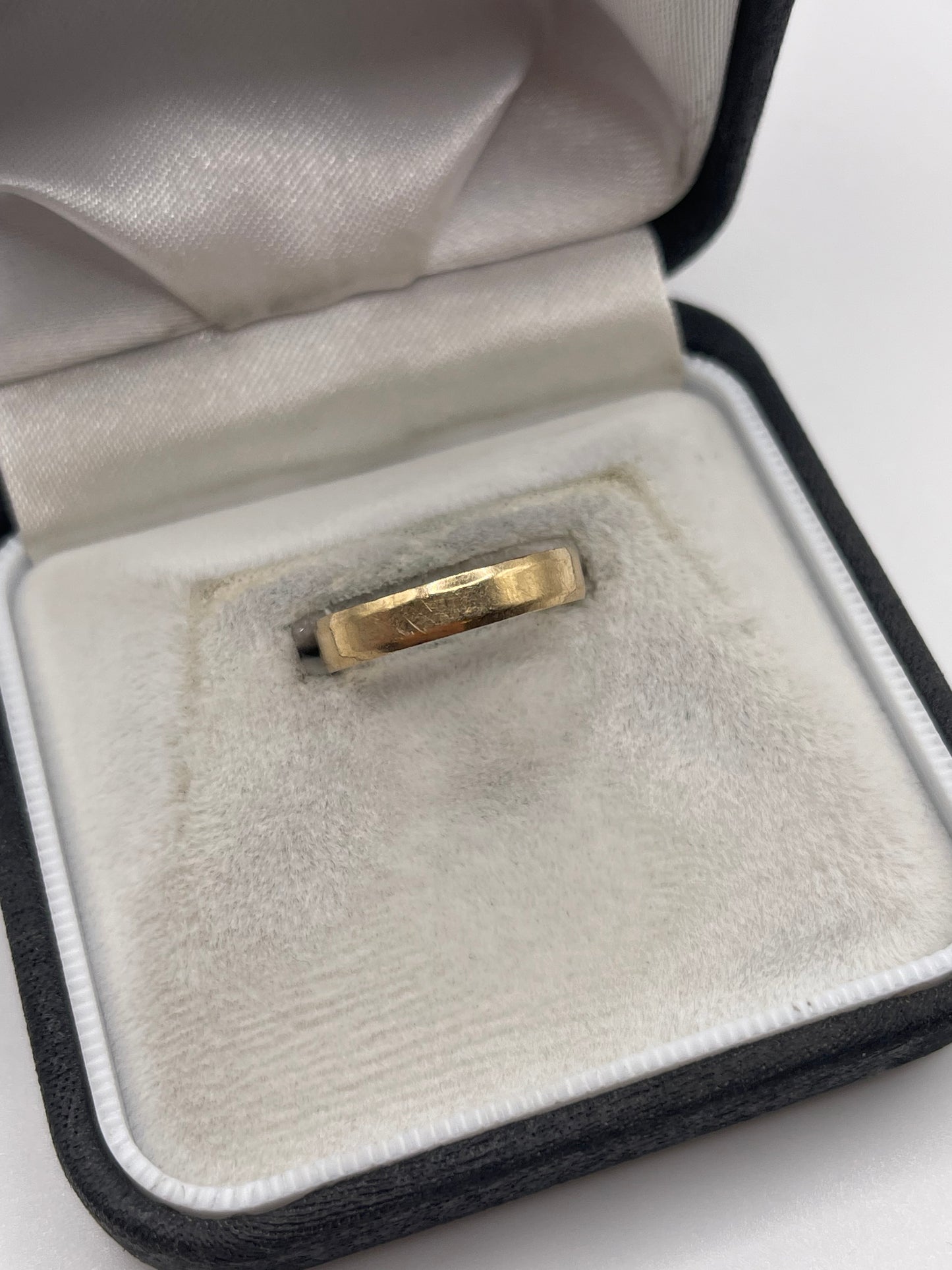 9ct gold band
