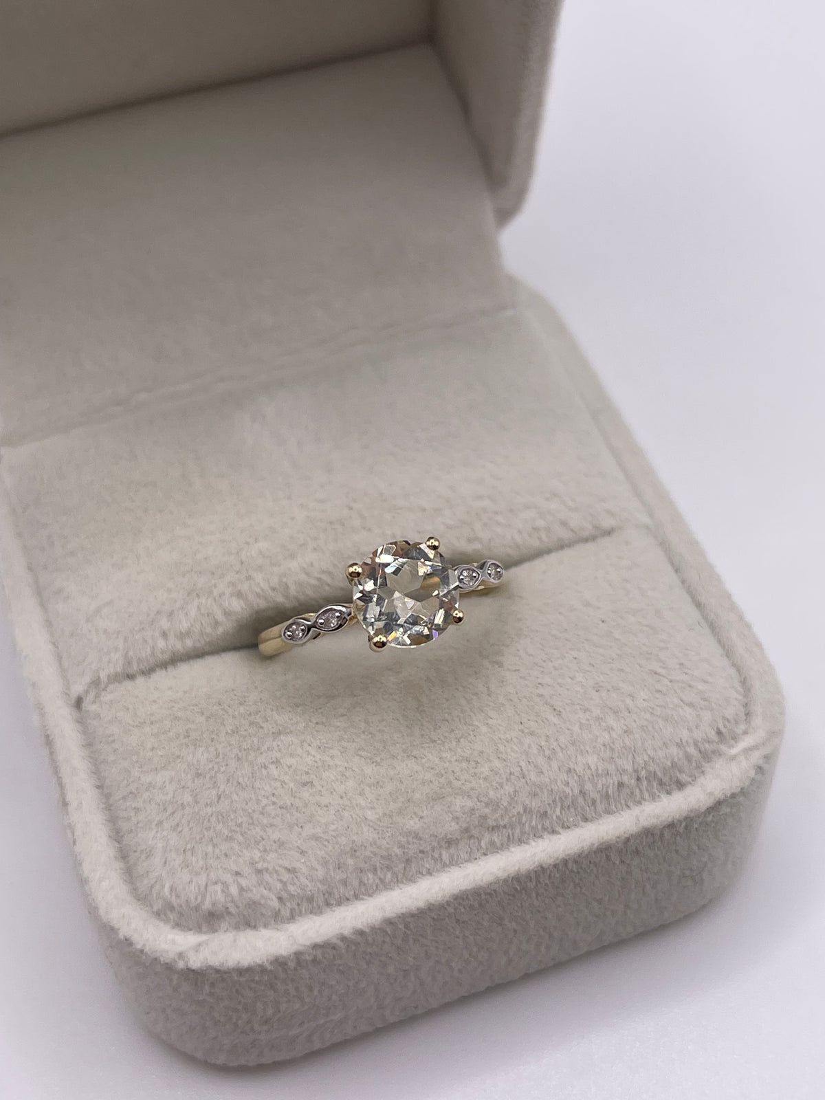 9ct gold quartz and diamond ring