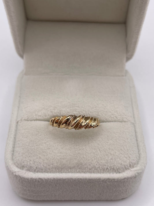 9ct gold croissant ring
