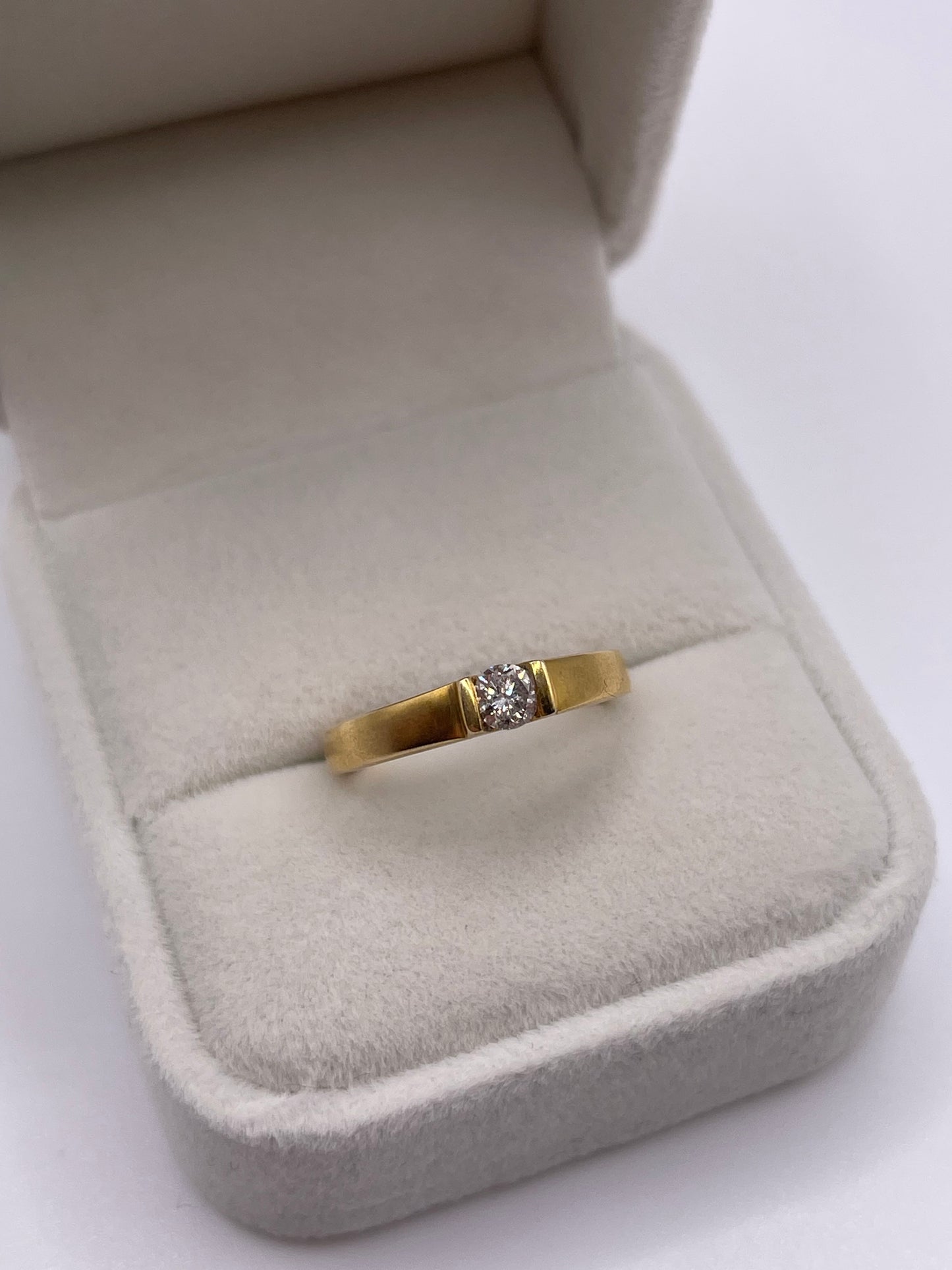 18ct gold diamond ring