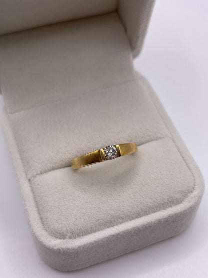 18ct gold diamond ring