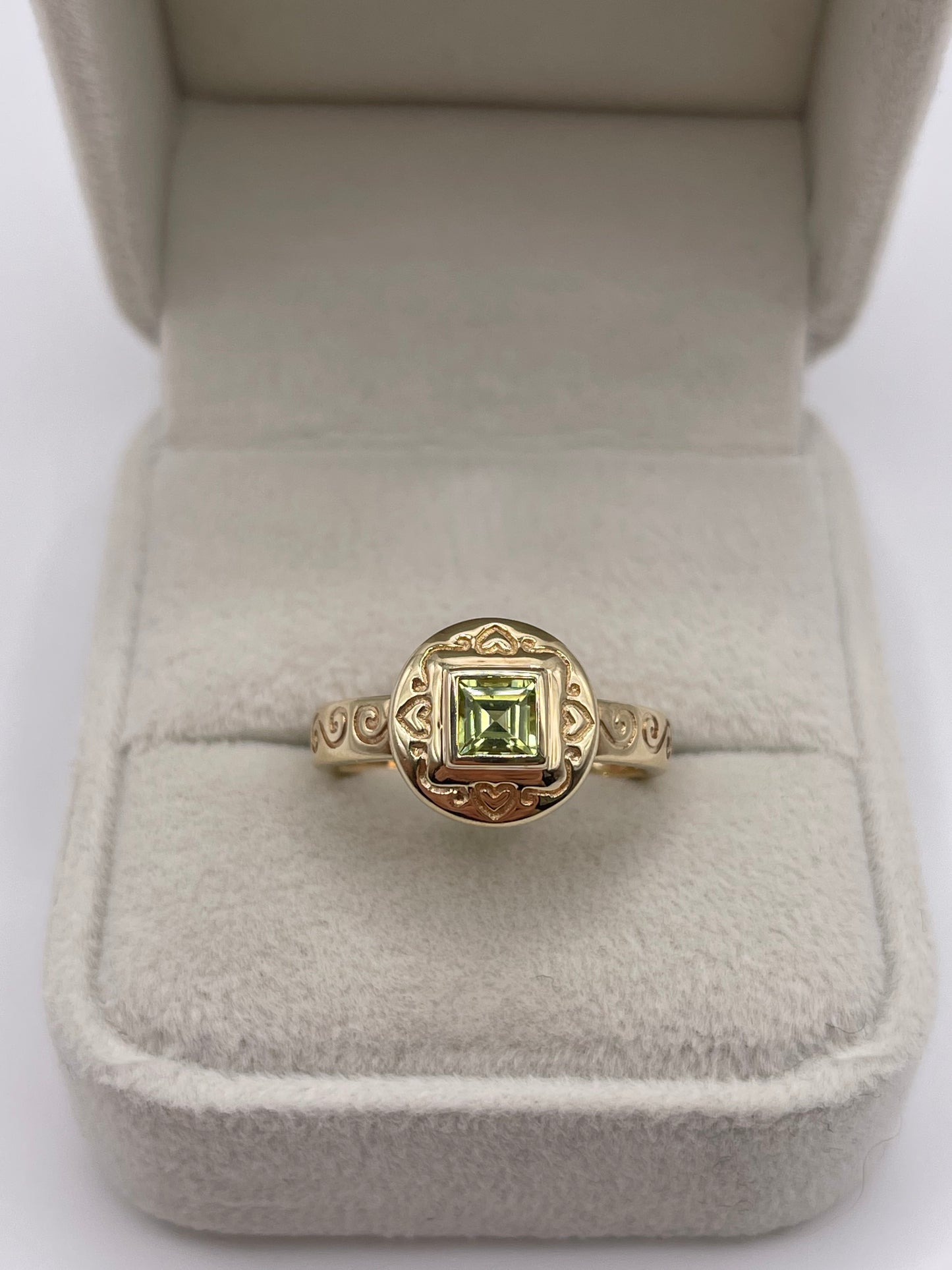 Clogau 9ct gold peridot ring