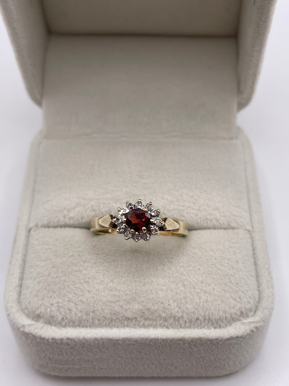 9ct gold garnet and diamond ring