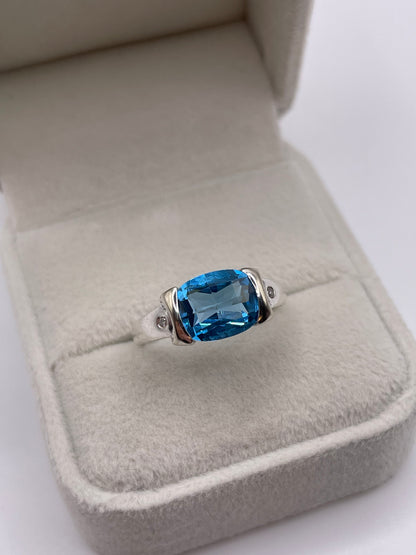 9ct white gold topaz and diamond ring