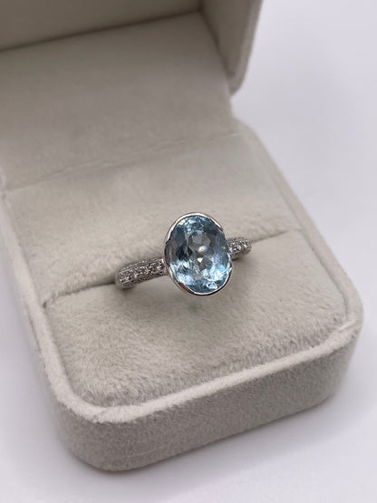 18ct white gold aquamarine and diamond ring