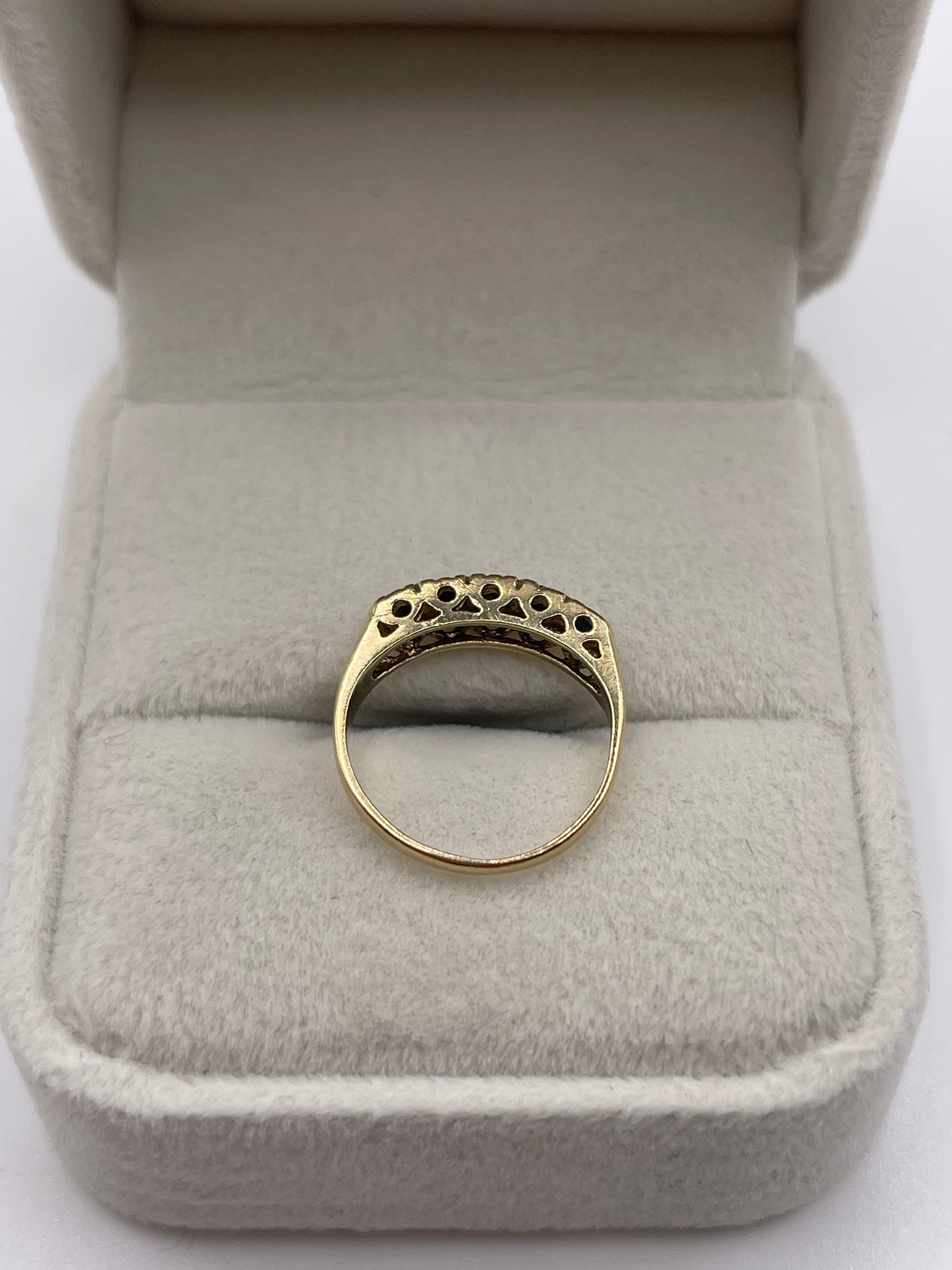 9ct gold sapphire ring