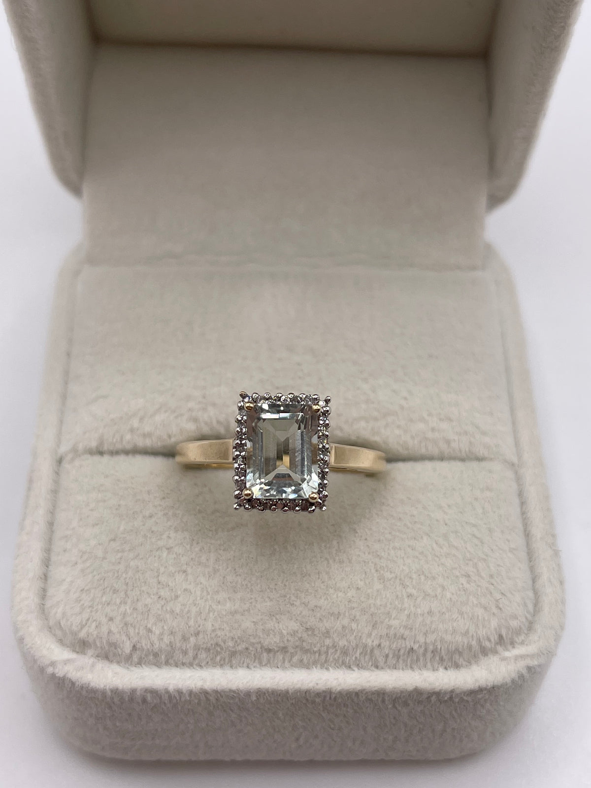 9ct gold green amethyst and diamond ring