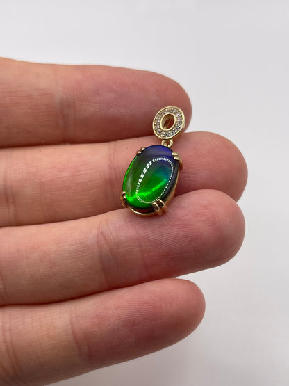 9ct gold ammolite and zircon pendant