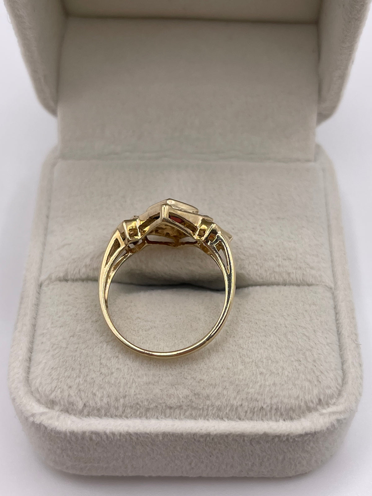 9ct gold garnet and diamond ring