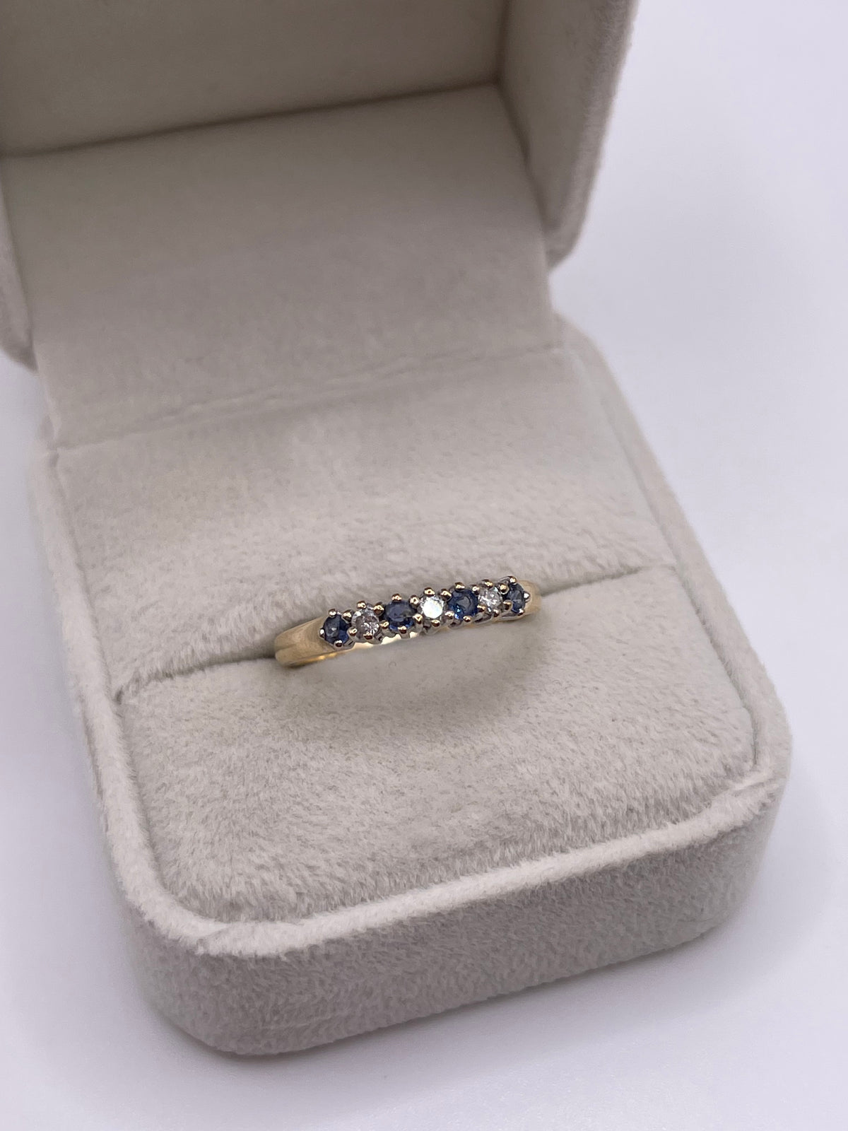 9ct gold sapphire and diamond ring