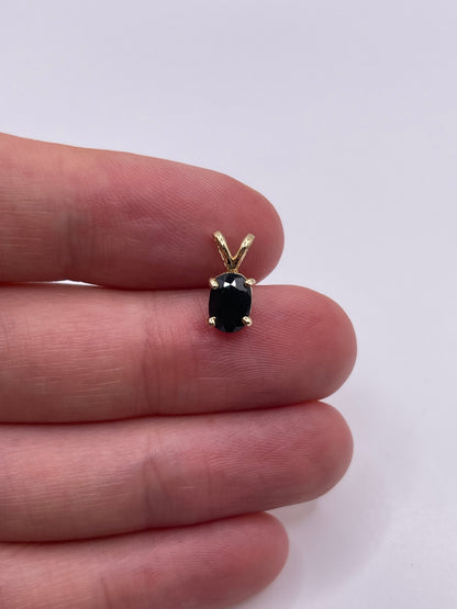 9ct gold sapphire pendant