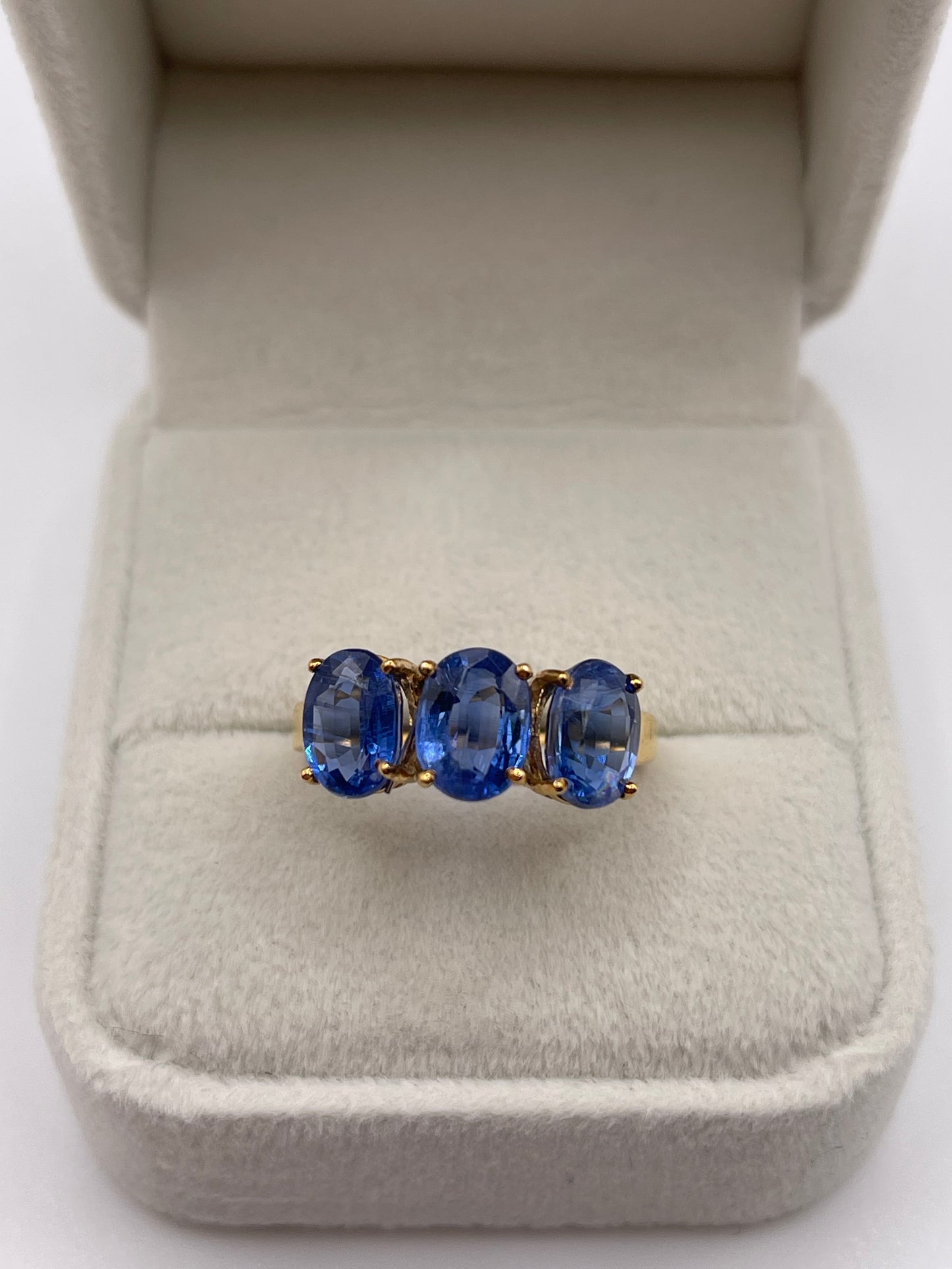 9ct gold kyanite ring
