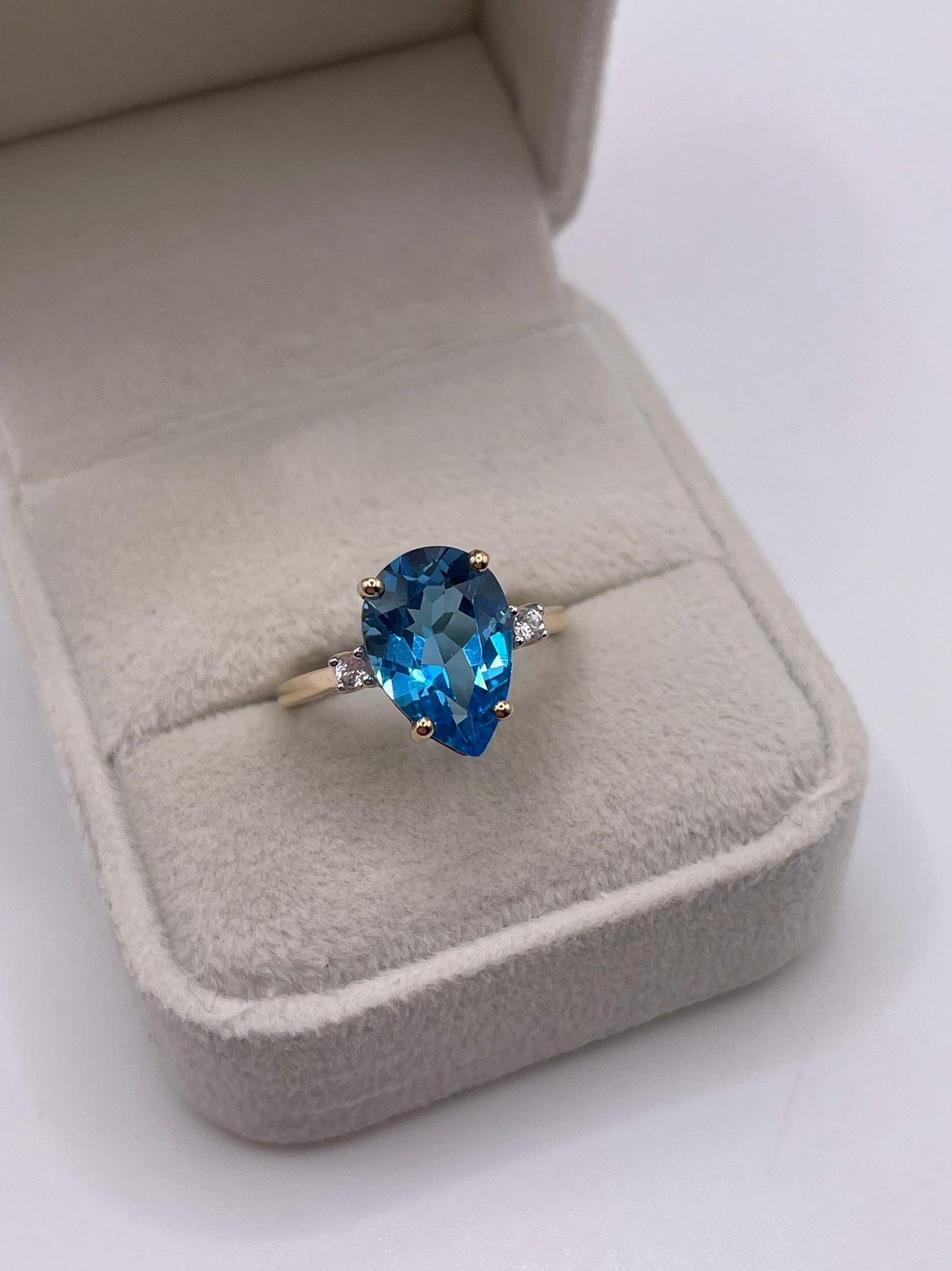 9ct gold topaz and zircon ring