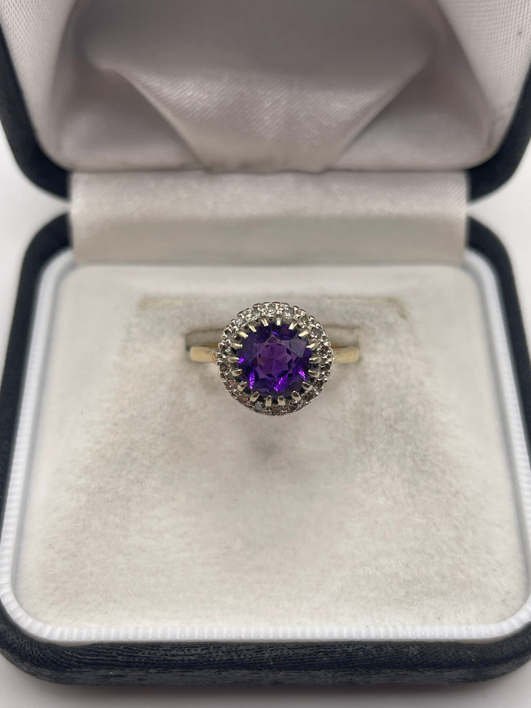 18ct gold amethyst and diamond ring