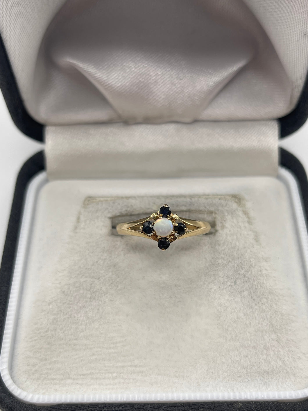 9ct gold sapphire and opal ring