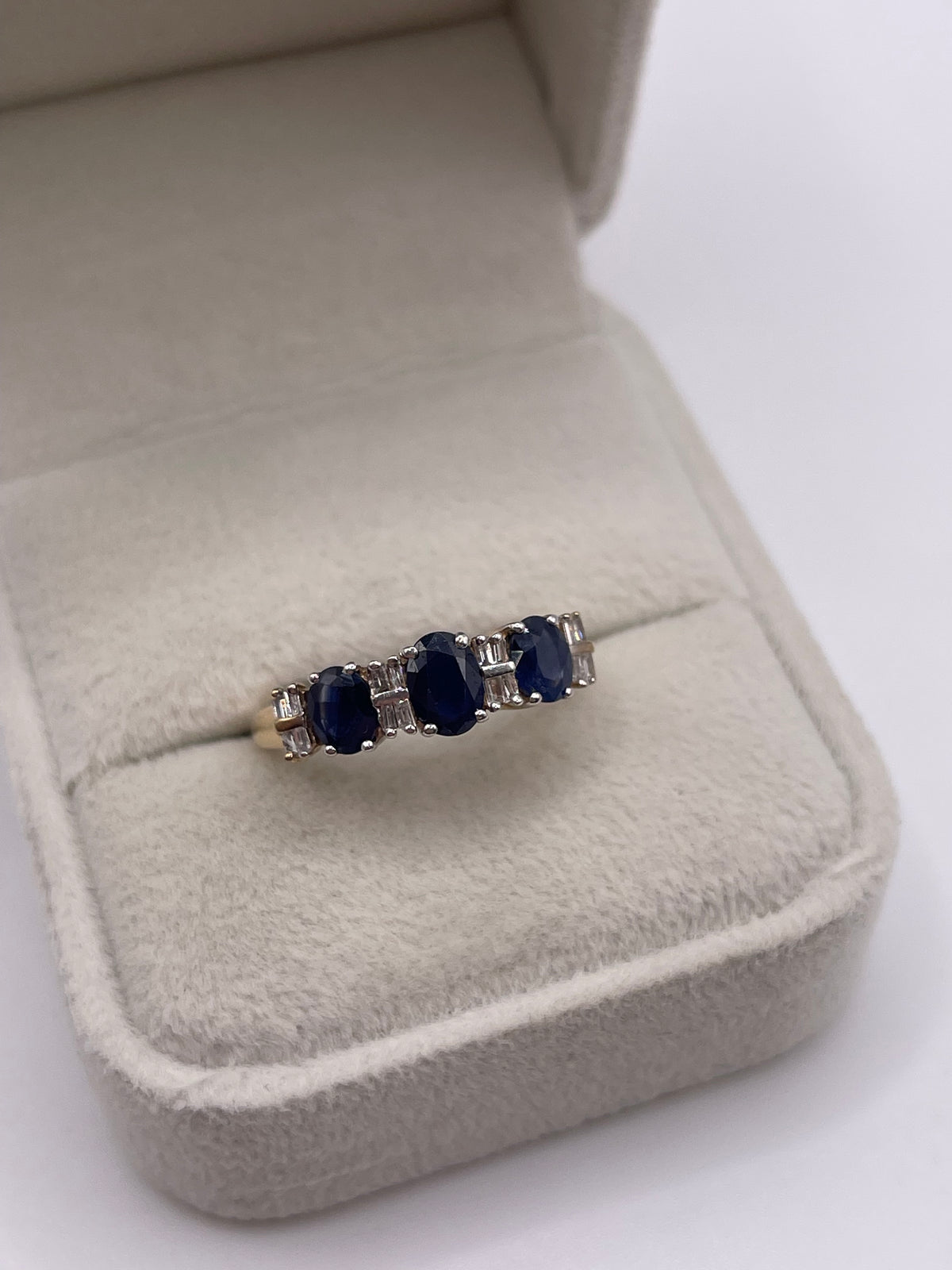 9ct gold sapphire and diamond ring