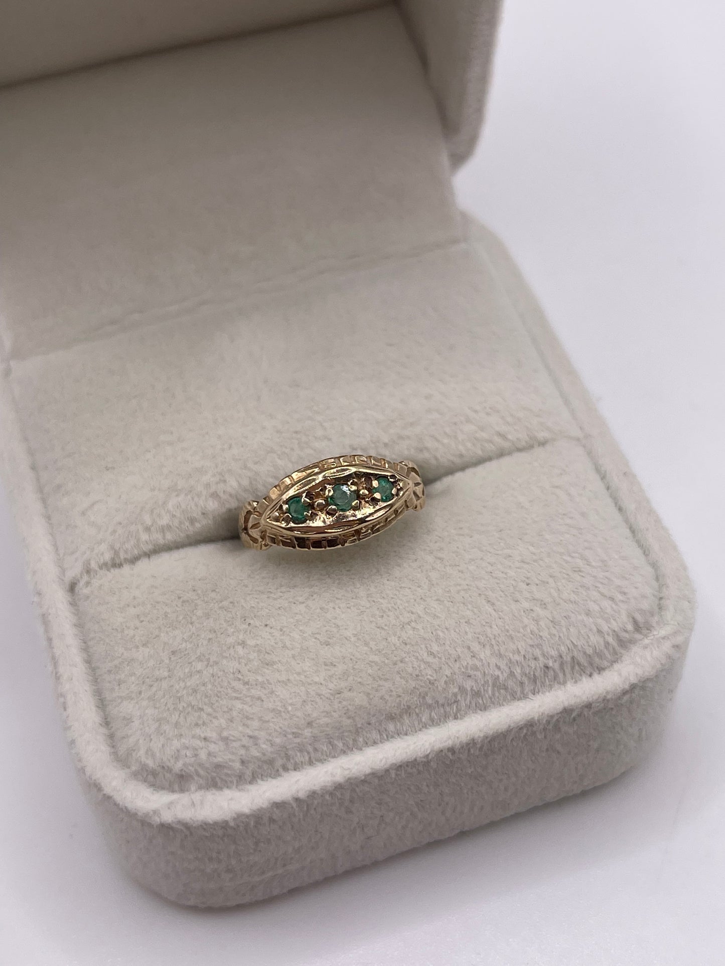 9ct gold emerald ring