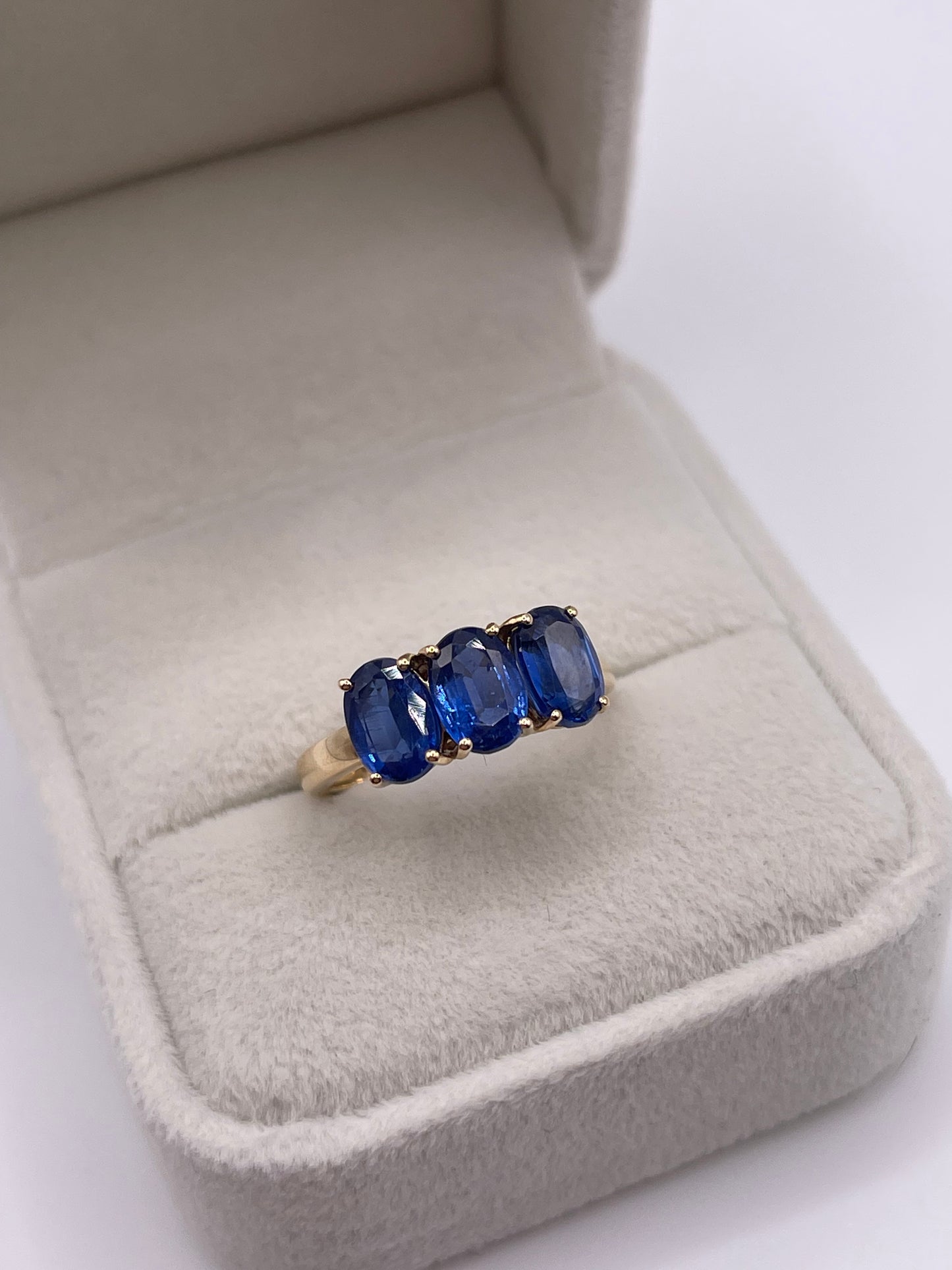 9ct gold kyanite ring