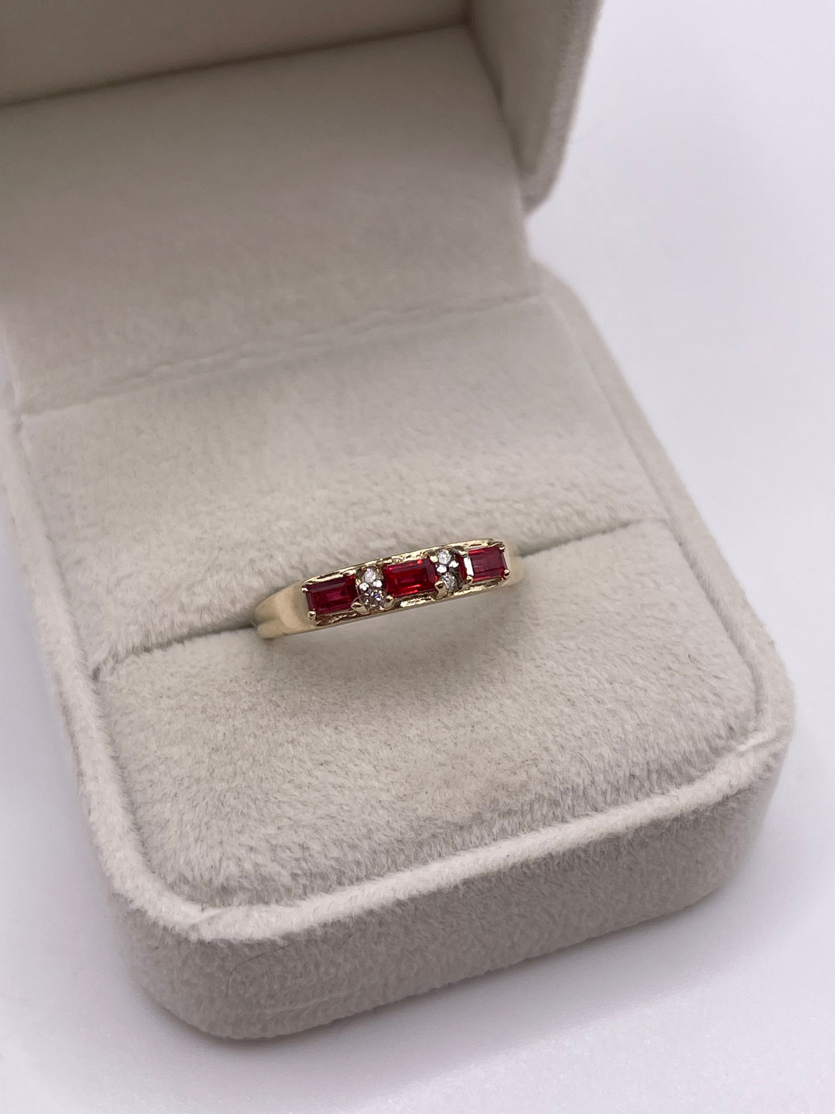 9ct gold spinel and diamond ring