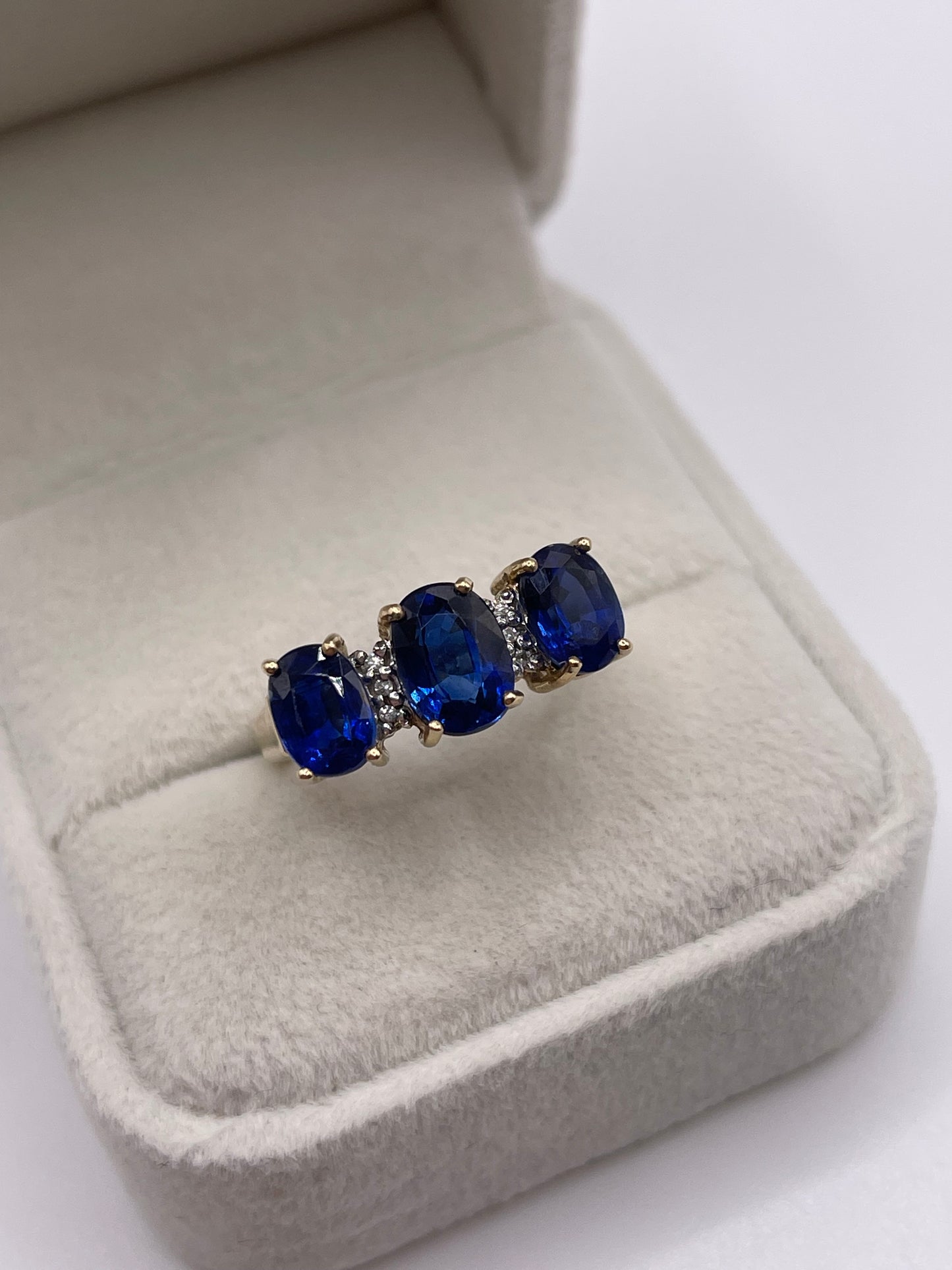 9ct gold kyanite and diamond ring