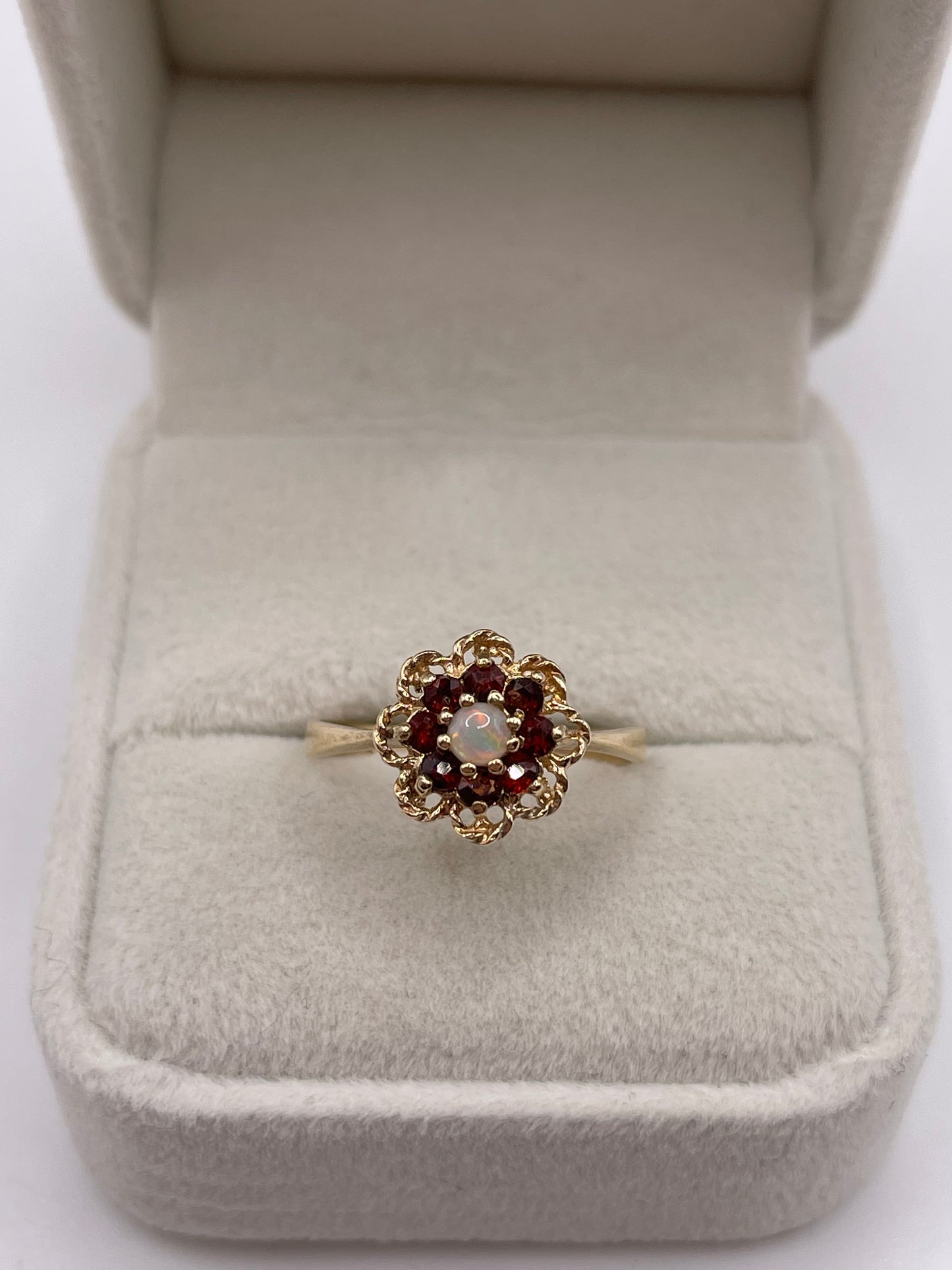 9ct gold garnet and opal ring