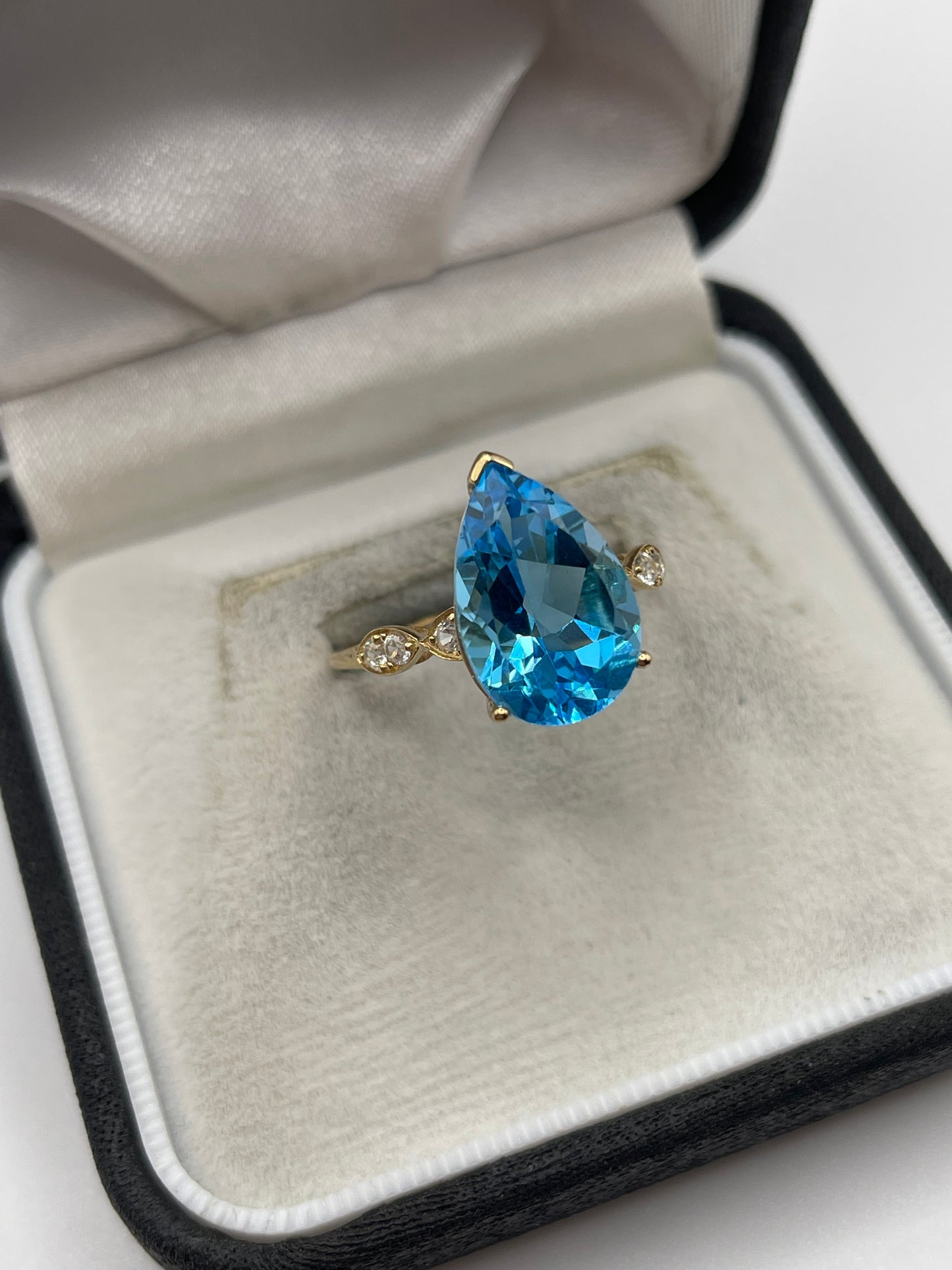 9ct gold topaz cluster ring
