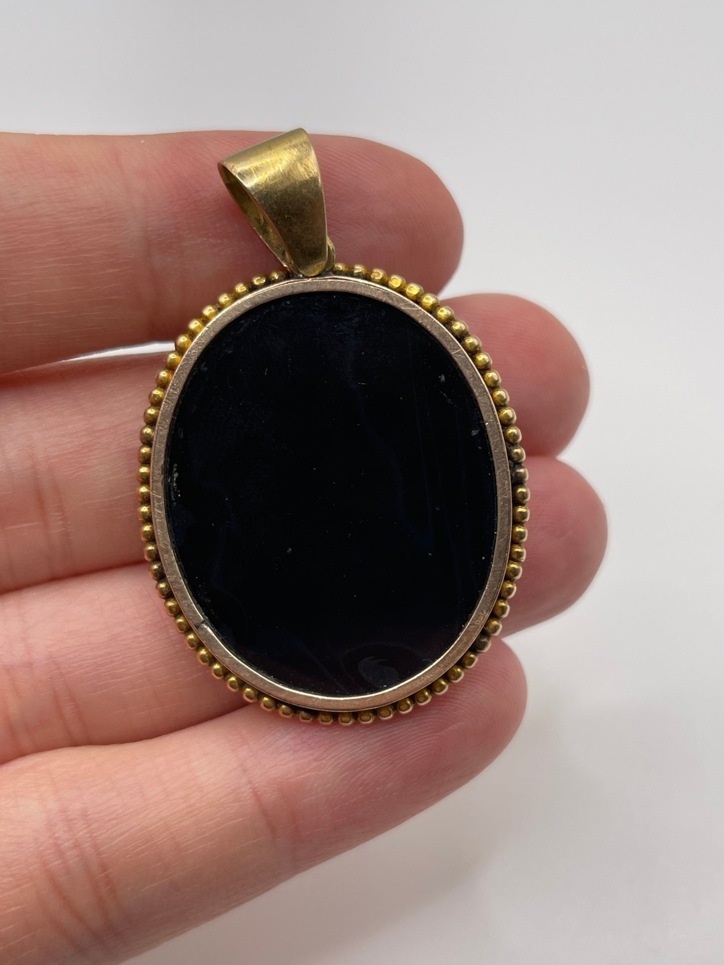 Antique 9ct gold cameo pendant