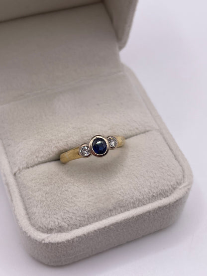 18ct gold sapphire and diamond ring