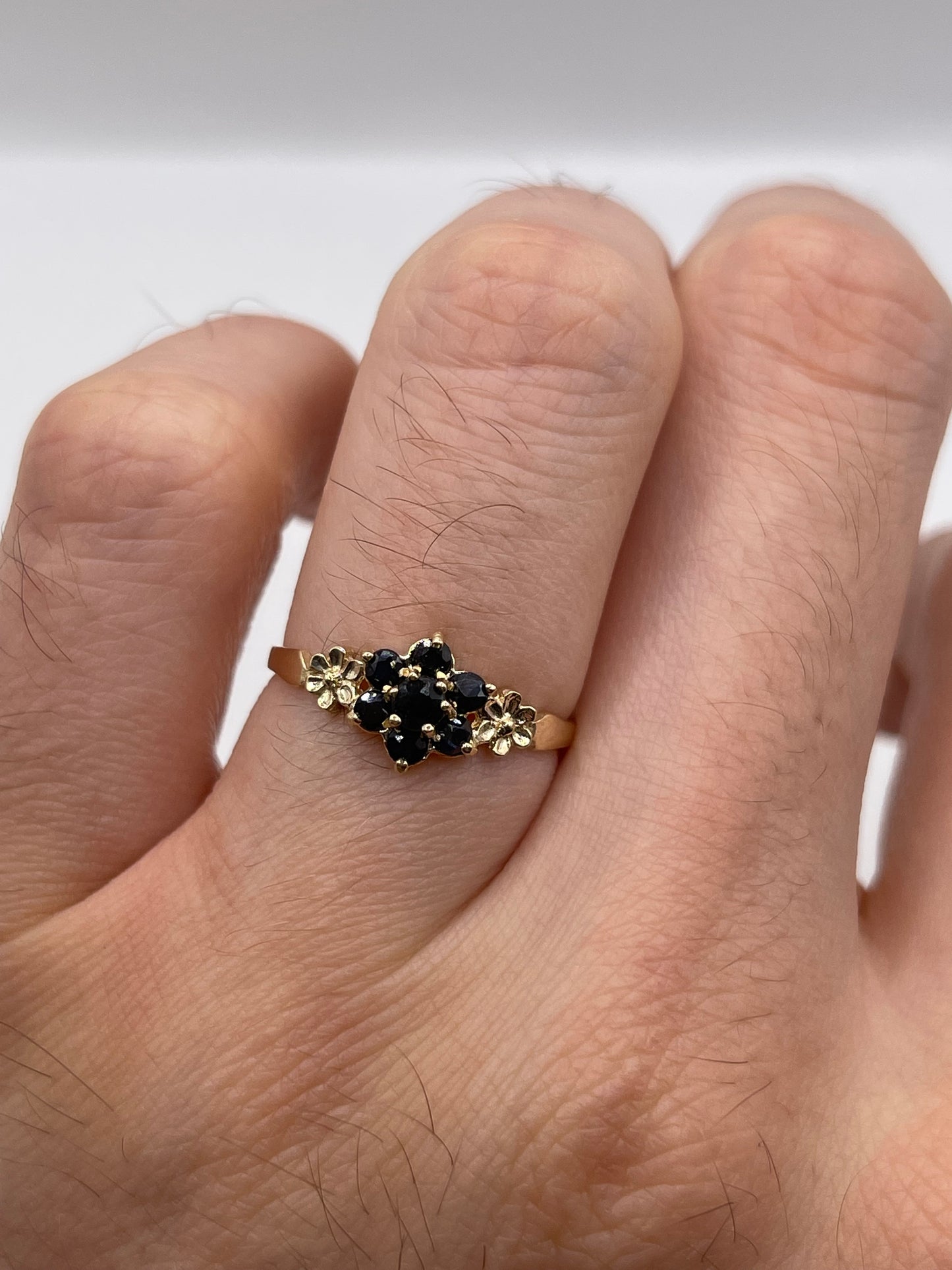 9ct gold sapphire cluster ring