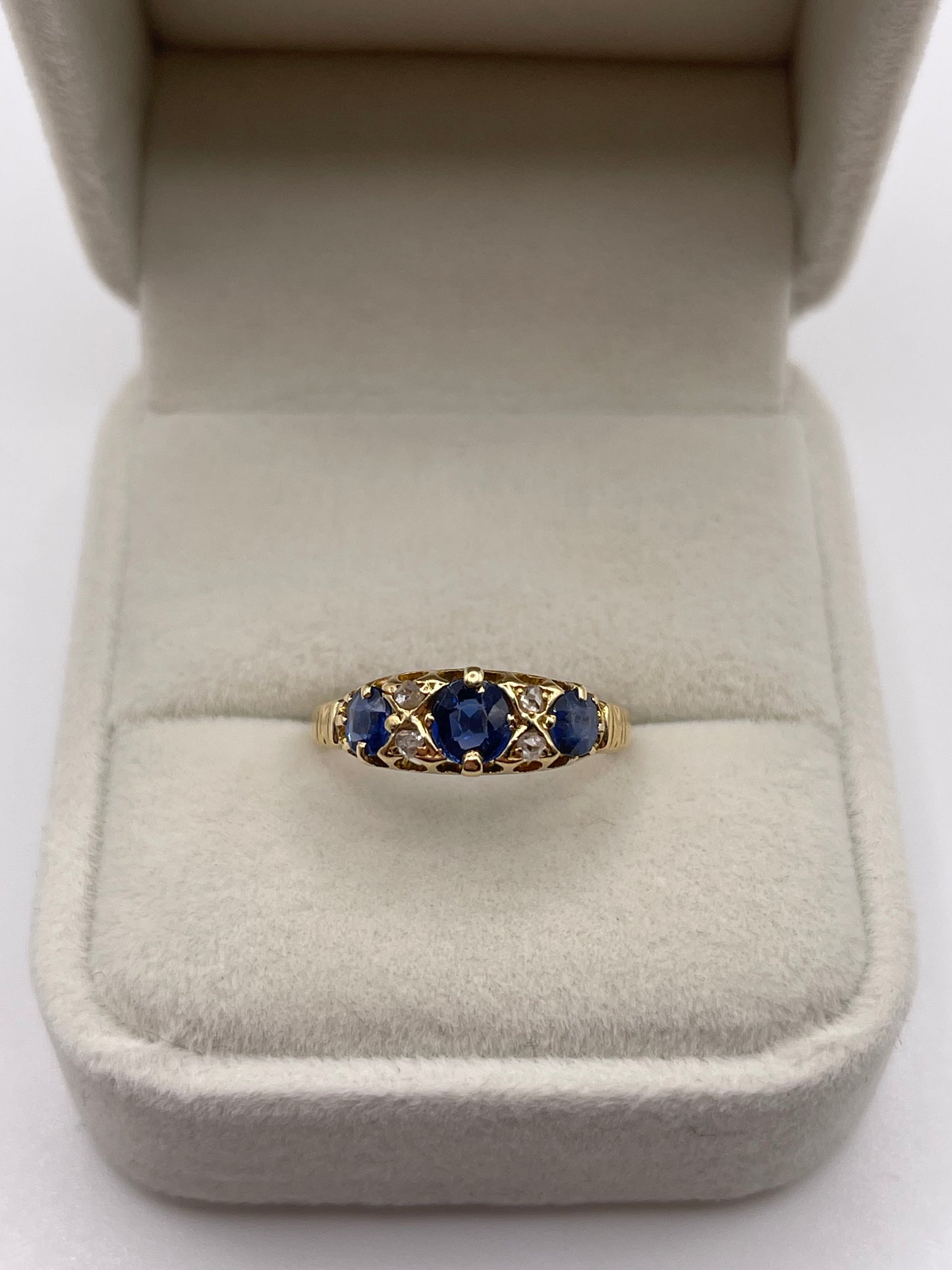 18ct gold diamond cluster ring