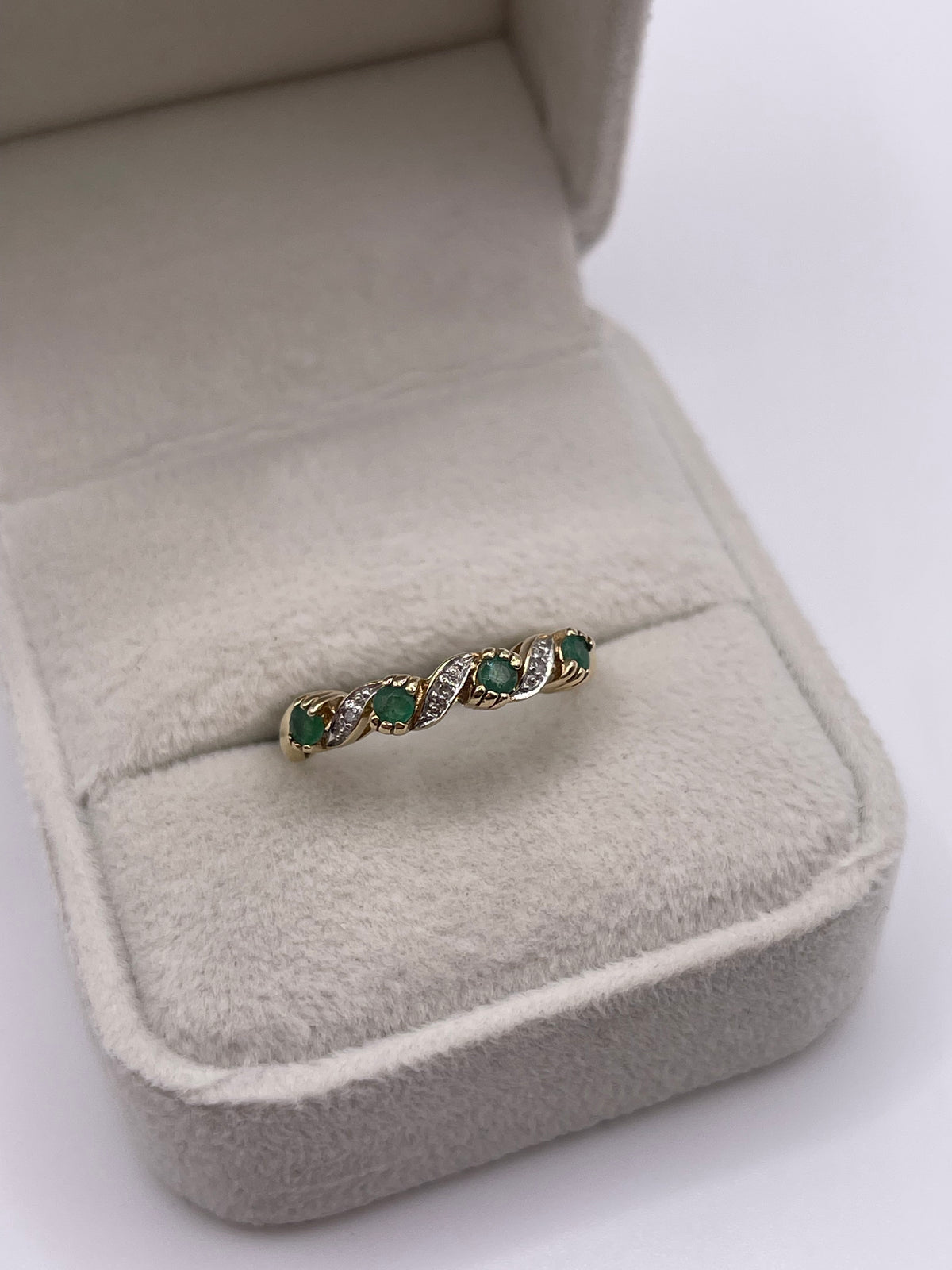 9ct gold emerald and diamond ring