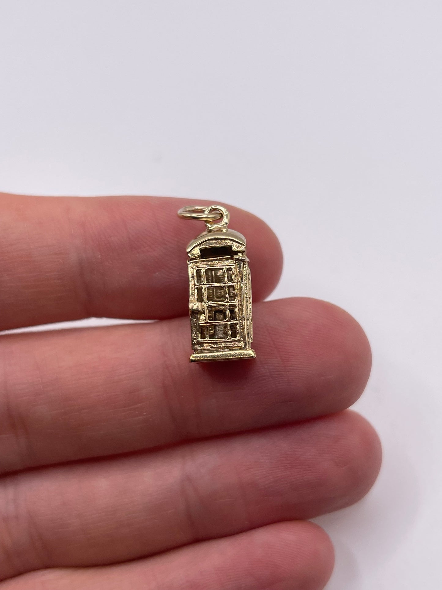 9ct gold telephone box charm