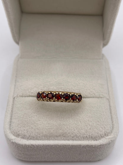 9ct gold garnet ring
