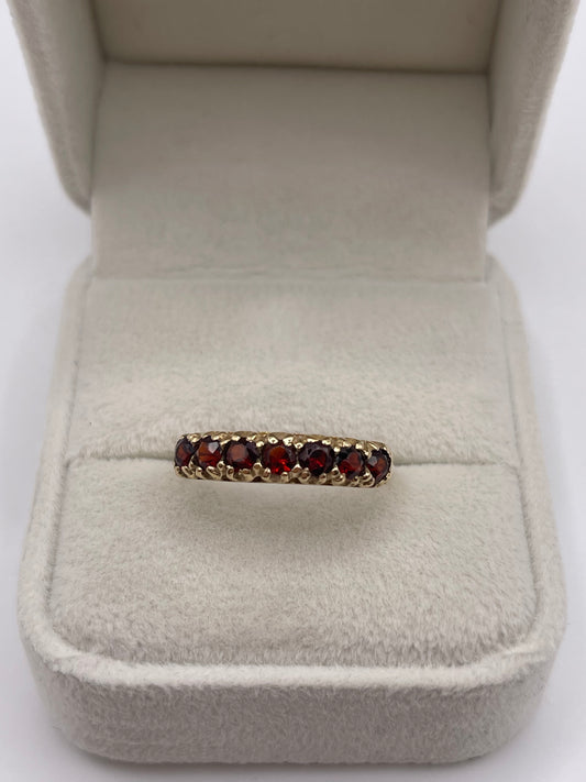 9ct gold garnet ring