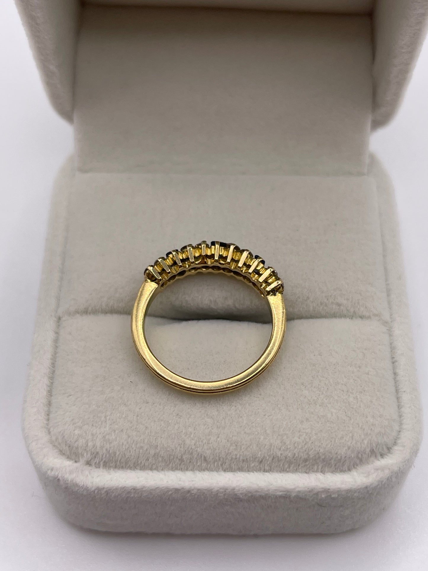 18ct gold sapphire and diamond ring